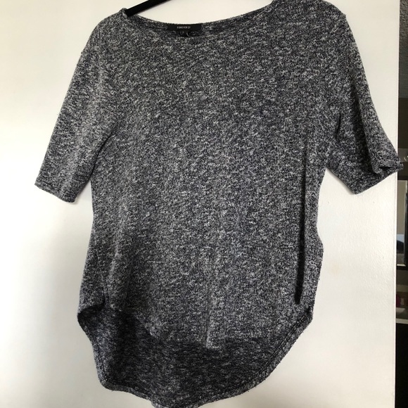 Black and white top - Picture 2 of 2